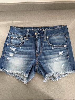American Eagle Outfitters Blue Frayed Hem Denim Shorts size 4
